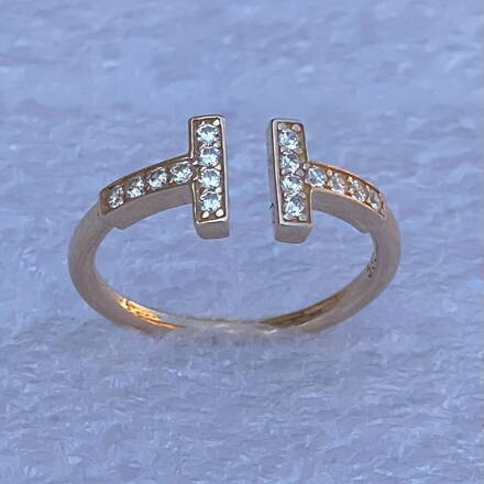 Dámsky prsteň so zirkónmi z ružového zlata K924r